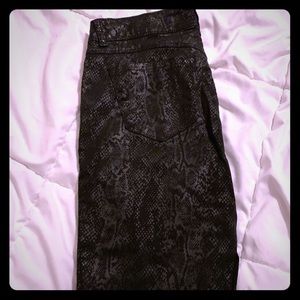 Kenneth Cole size 26 black jacquard skinny jeans